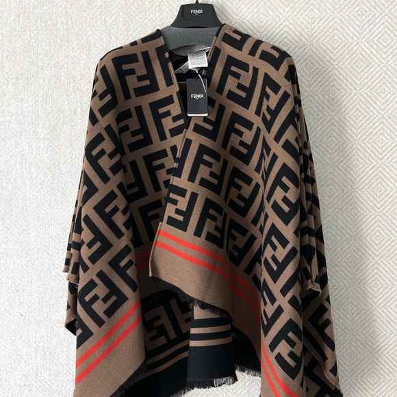 ❌❌SOLD NWT Fendi Poncho - Picture 4 of 7